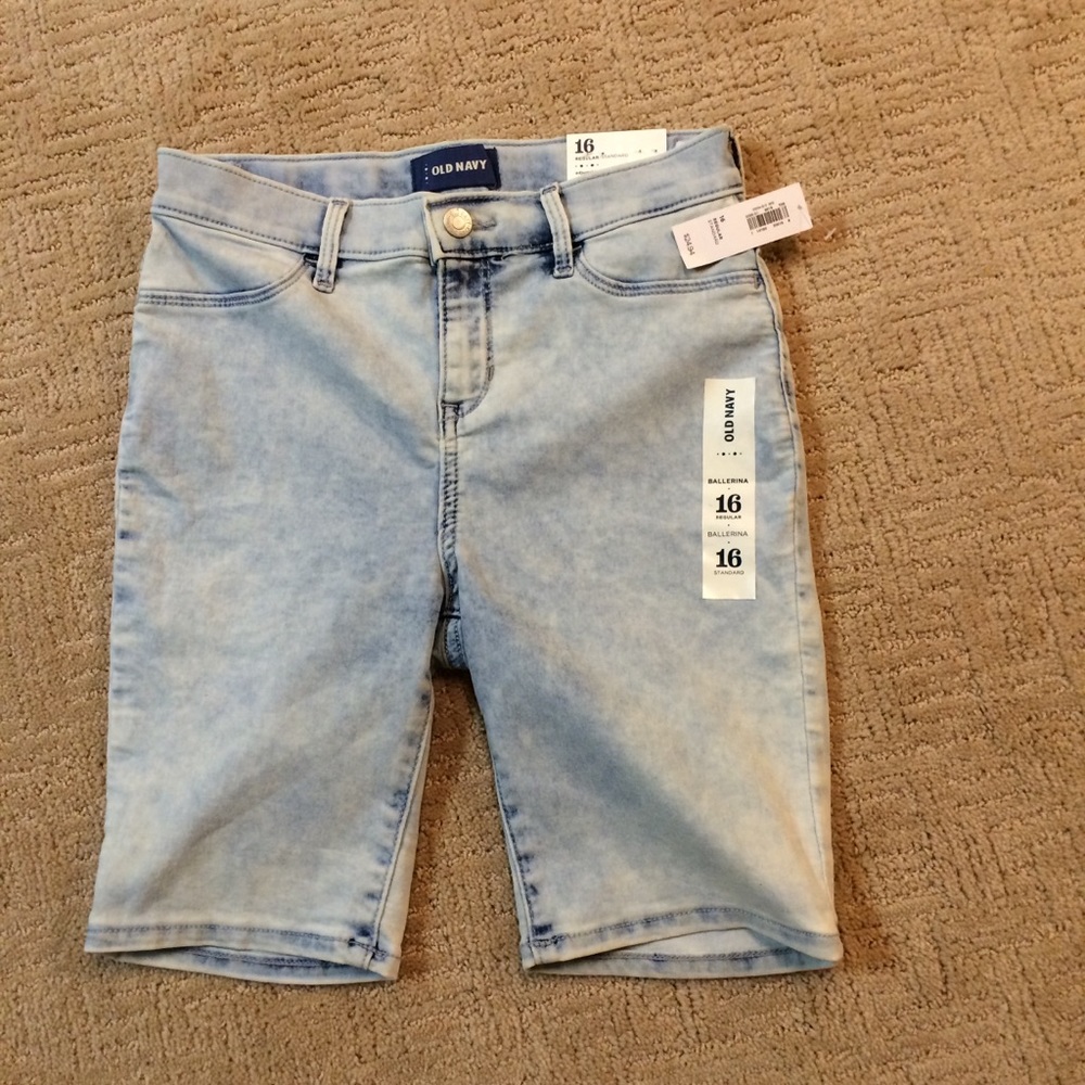 Old Navy NWT size 16 jean shorts!